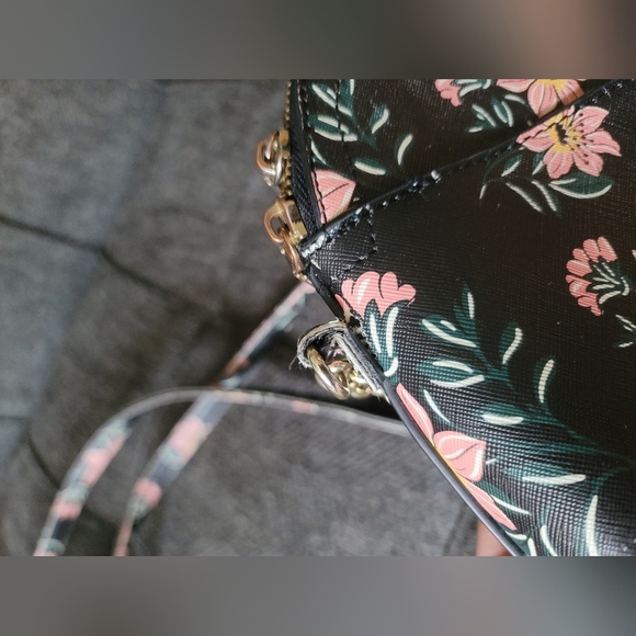 Steve Madden Floral Crossbody - Picture 9 of 10